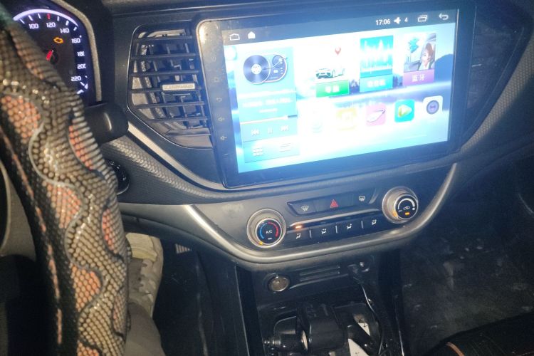 陆风X2 2017款 1.6L 手动精英版中控内饰16
