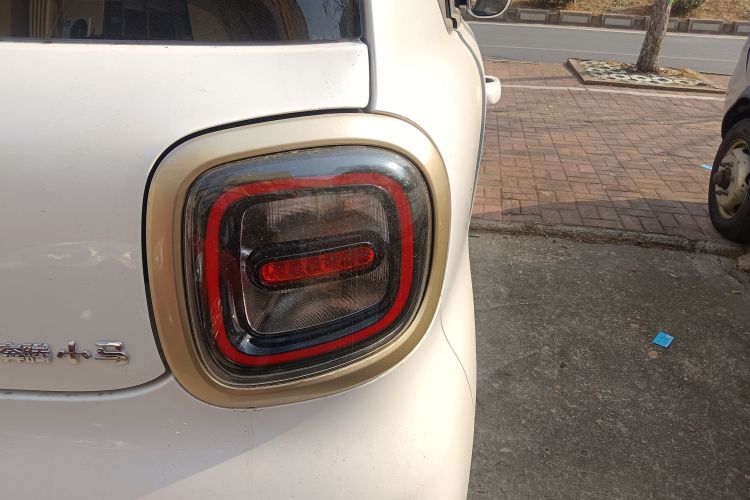 奔腾小马 2026款 222km 炫彩马车身外观9