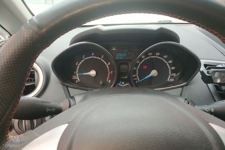 福特 嘉年华 2013款 三厢 1.5L 手动时尚型局部细节14