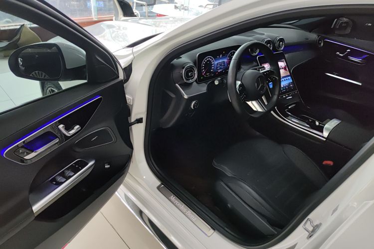 奔驰C级 2024款 C 260 L 运动版中控内饰20