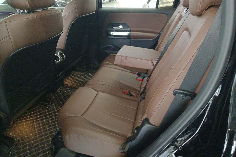 奔驰GLB 2023款 GLB 220 时尚型中控内饰7004