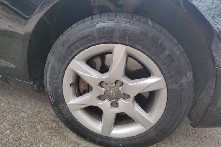 奥迪A6L 2011款 2.0 TFSI 自动舒适型车身外观10