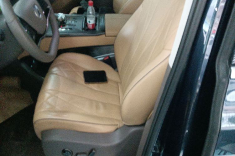 腾势D9 2022款 DM-i 970 四驱尊荣型中控内饰19