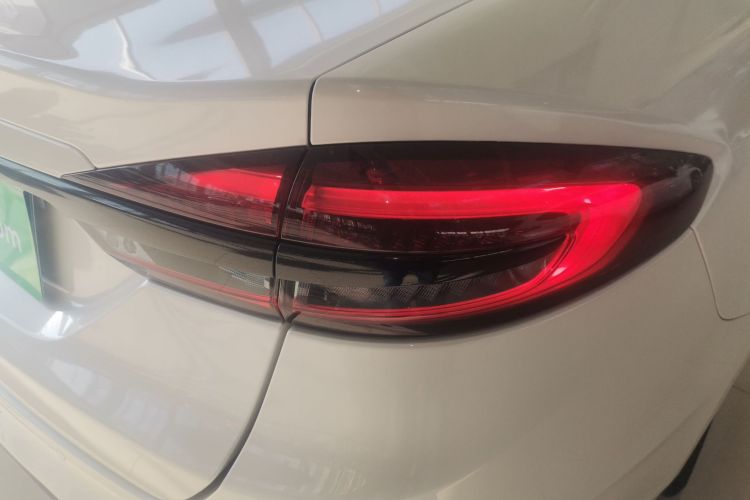 福特 蒙迪欧 2017款 EcoBoost 180 时尚型车身外观9