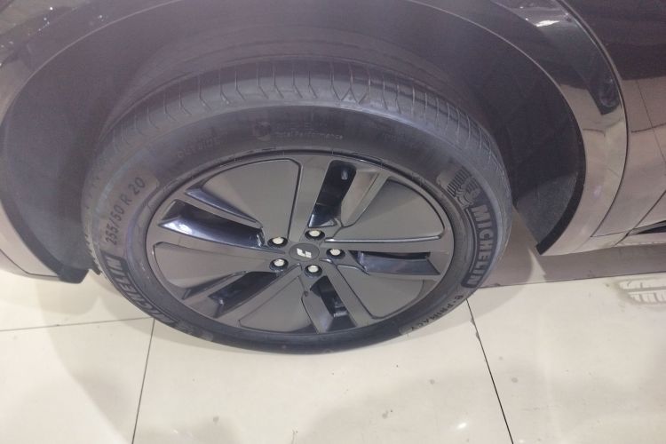 理想汽车 理想L8 2024款 Pro车身外观35