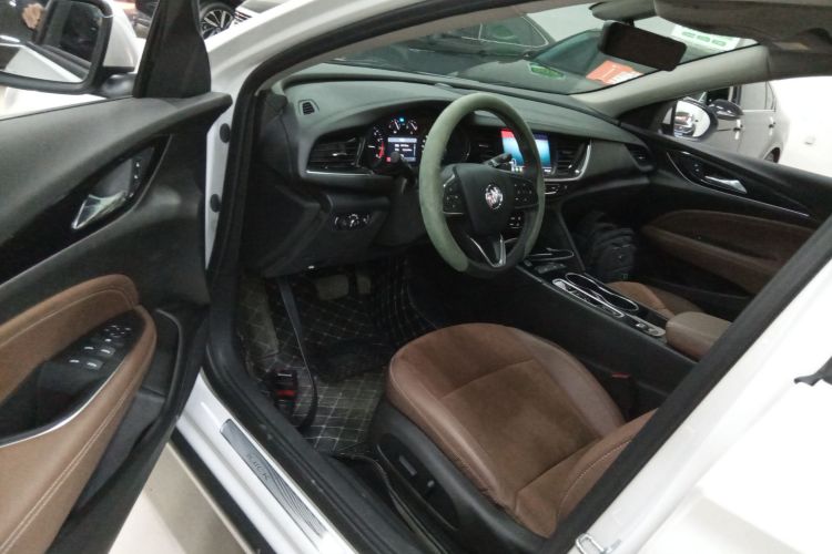 别克 君威 2023款 552T 智享型中控内饰20