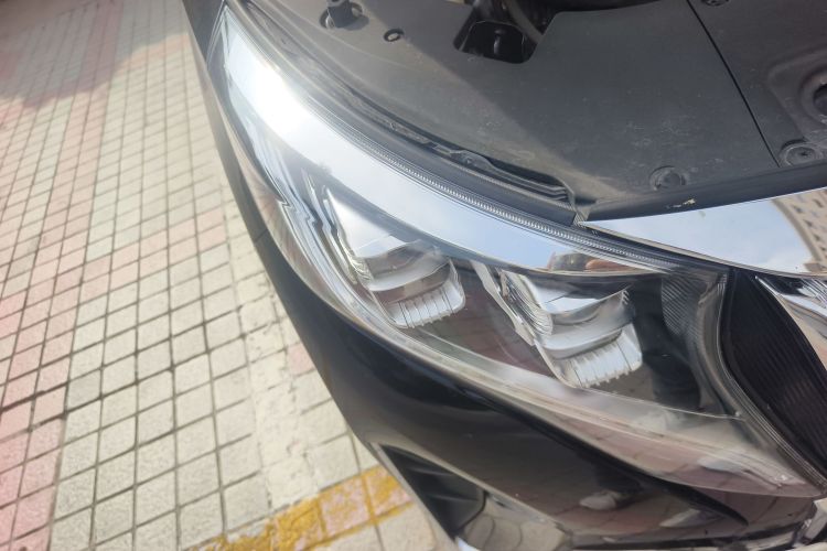 广汽传祺 传祺M8 2023款 领秀系列 390T 尊贵版车身外观8