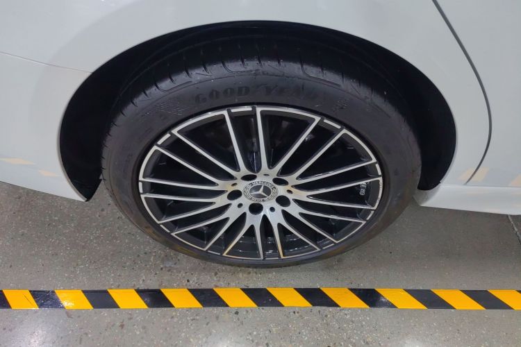 奔驰C级 2023款 C 260 L 运动版车身外观6008