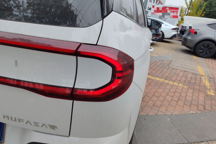 北京现代ix35 2023款 沐飒 2.0L 豪华版DLX车身外观9