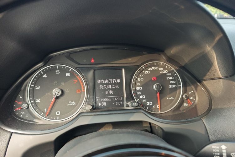 奥迪Q5 2018款 典藏版 40 TFSI 进取型中控内饰14