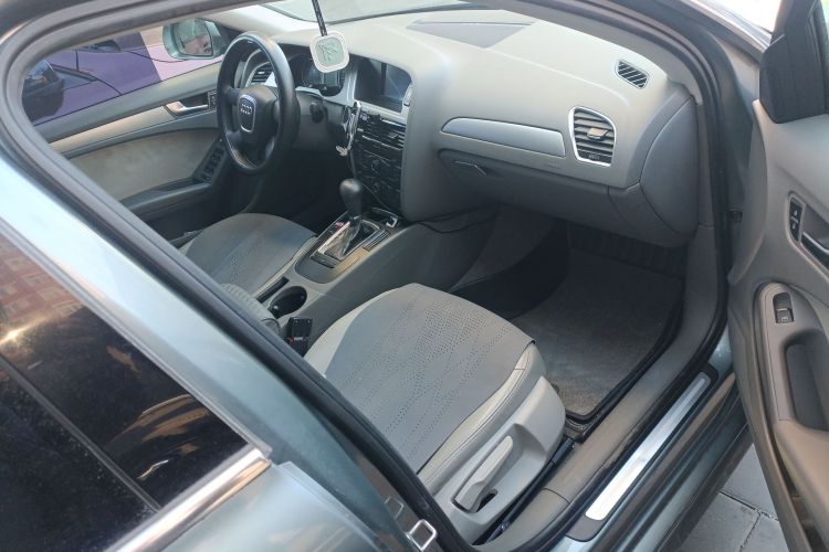 奥迪A4L 2011款 1.8 TFSI 舒适型局部细节9005