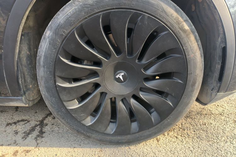 特斯拉 Model Y 2024款 后轮驱动版车身外观10