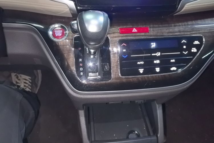 本田 奥德赛 2015款 改款 2.4L 豪华版中控内饰18