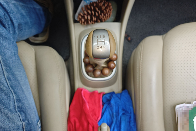 日产 轩逸 2012款 经典 1.6XL 手动豪华版中控内饰18