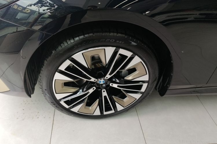 宝马5系 2024款 530Li 尊享型 豪华套装车身外观6007