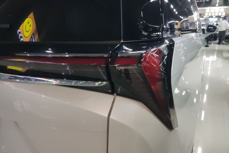 别克GL8 2025款 陆尊 智享版车身外观9