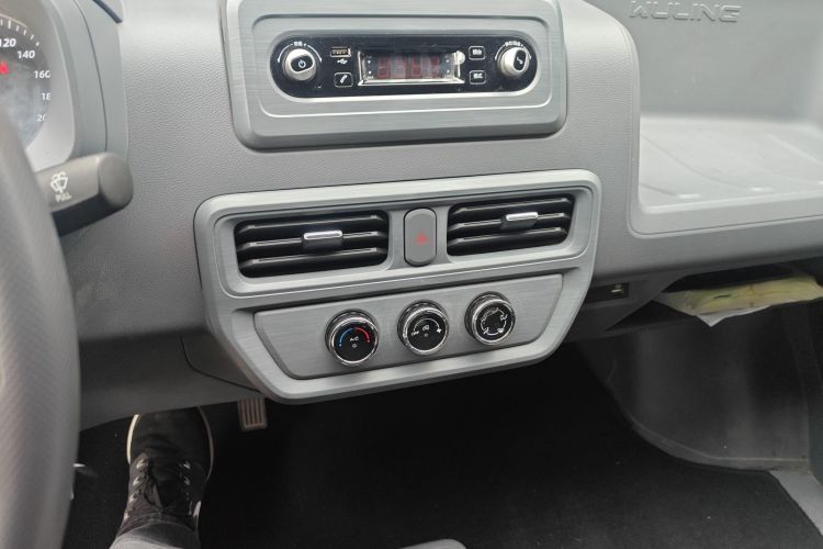 五菱汽车 五菱扬光 2024款 300KM 舒适型客车版 75kW中控内饰16