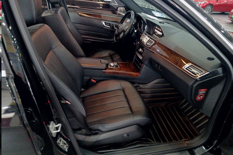 奔驰E级 2015款 E 200 L局部细节41