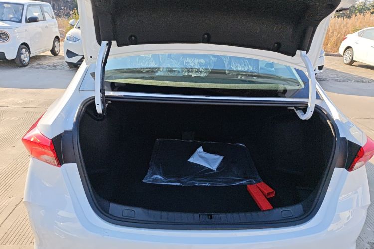 别克 威朗 2023款 Pro 乐享版机舱底盘23