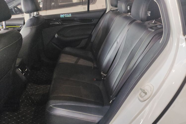 荣威i5 2021款 改款 1.5L CVT钻石版中控内饰21