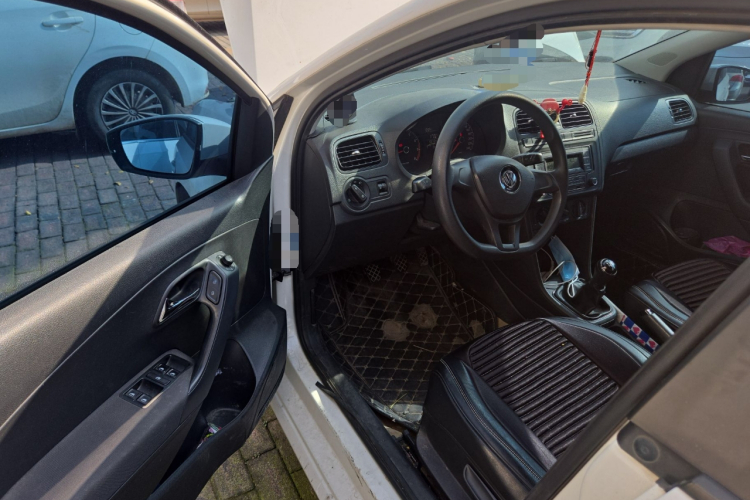 大众 Polo 2014款 1.4L 手动风尚版中控内饰7003