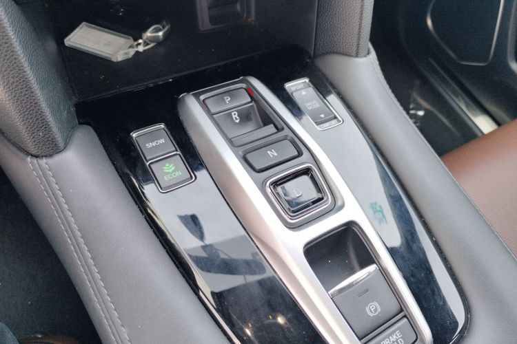 本田UR-V 2017款 370TURBO 两驱尊贵版 国V中控内饰18