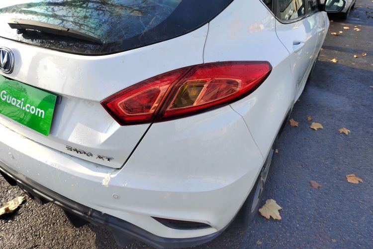 长安 逸动 2016款 XT 1.6L 手动俊酷型车身外观9