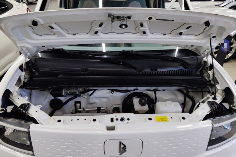 凌宝汽车 凌宝uni 2022款 微甜版机舱底盘24