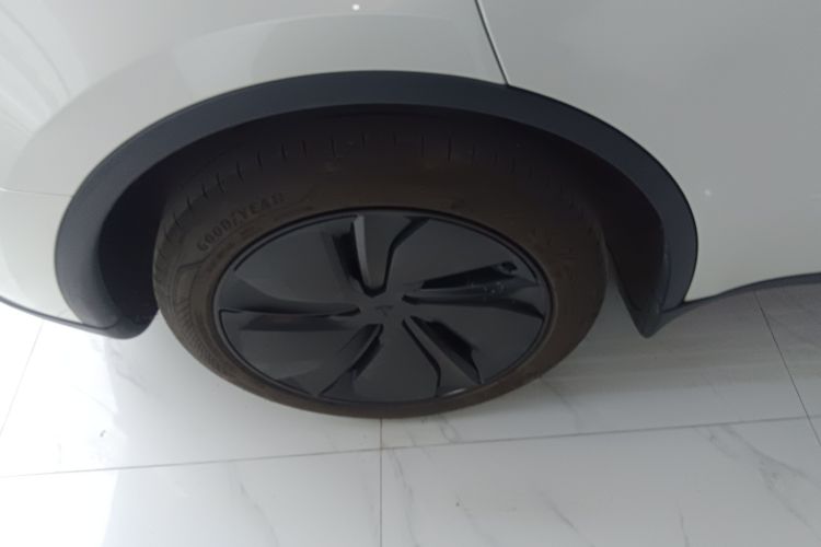 特斯拉 Model Y 2025款 后轮驱动版车身外观6003