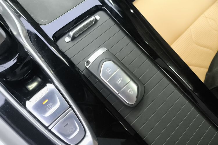 岚图汽车 岚图FREE 2021款 四驱标准增程专属豪华套装中控内饰11