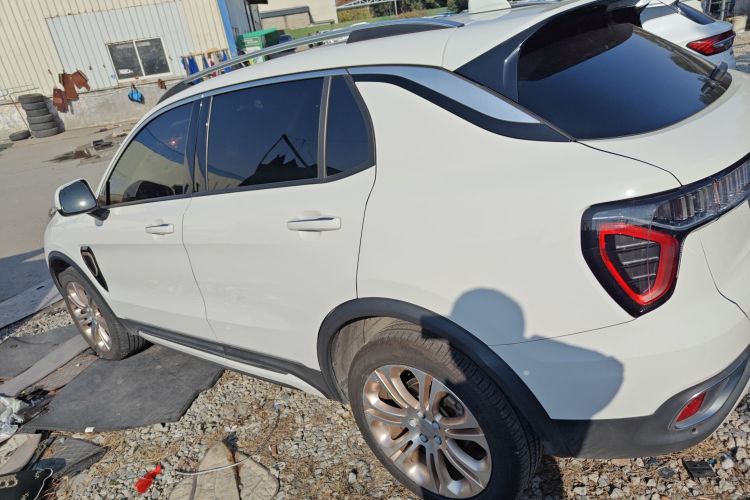 领克01 2017款 2.0T 两驱型Pro版车身外观4