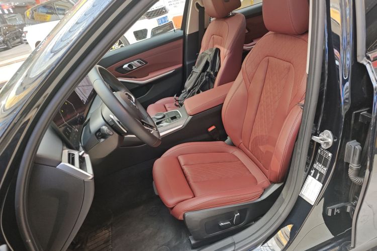 宝马3系 2025款 330Li M运动曜夜套装局部细节19