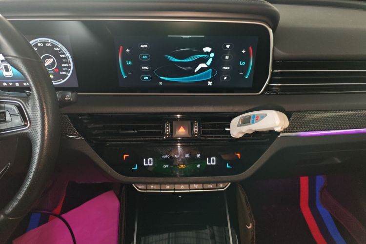 红旗HS5 2019款 2.0T 智联旗领四驱版中控内饰16