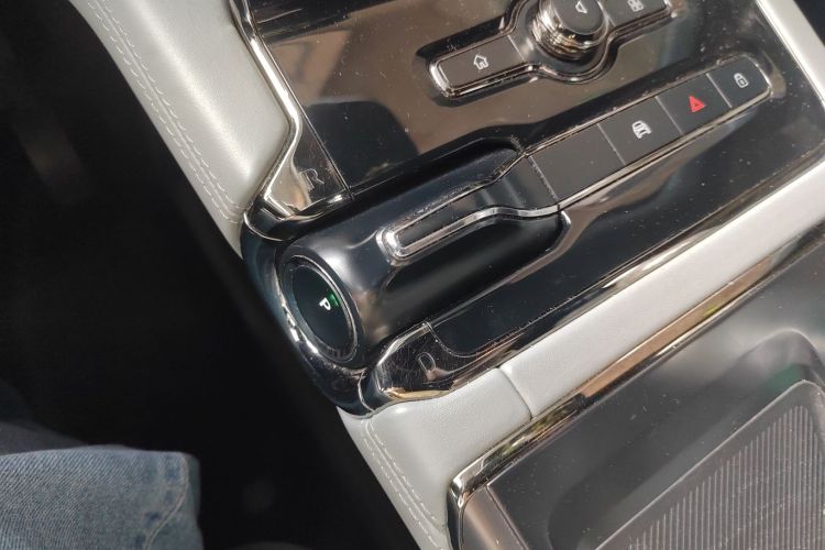 蔚来ES8 2020款 580KM 签名版 六座版中控内饰18