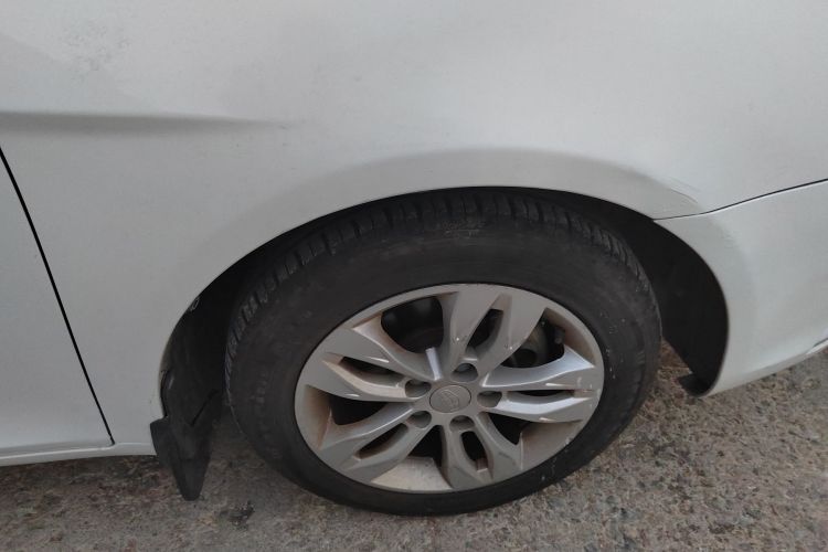 吉利汽车 帝豪 2015款 三厢 1.3T CVT向上版车身外观10