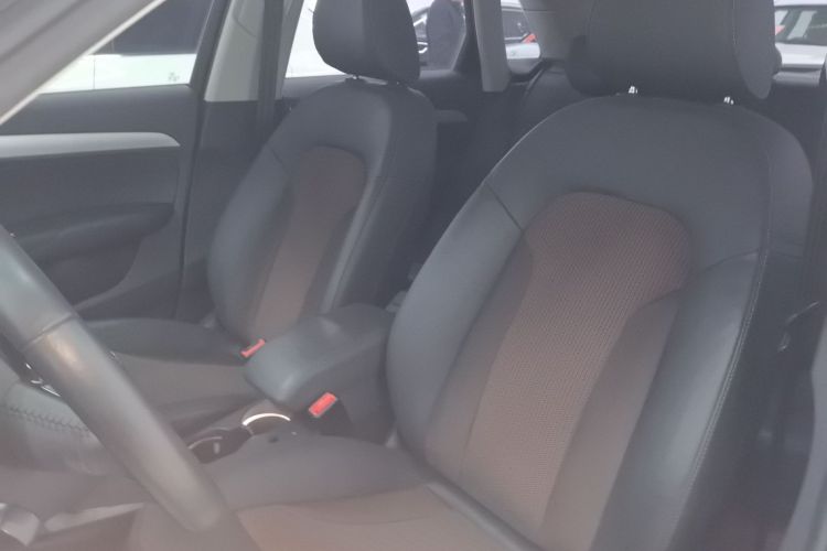 奥迪Q3 2018款 30周年年型 35 TFSI 时尚型中控内饰19