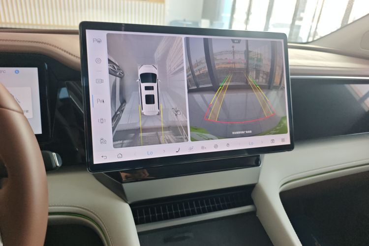 比亚迪 夏 2025款 DM-i 1.5T 180km 卓越型中控内饰16