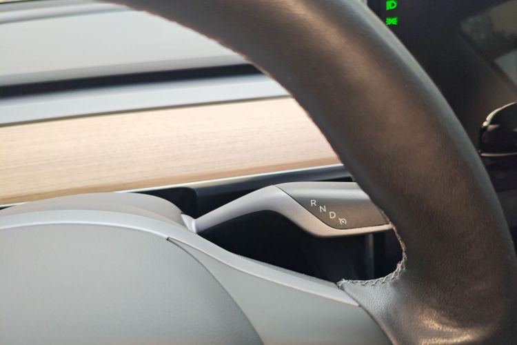 特斯拉 Model 3 2022款 后轮驱动版中控内饰18