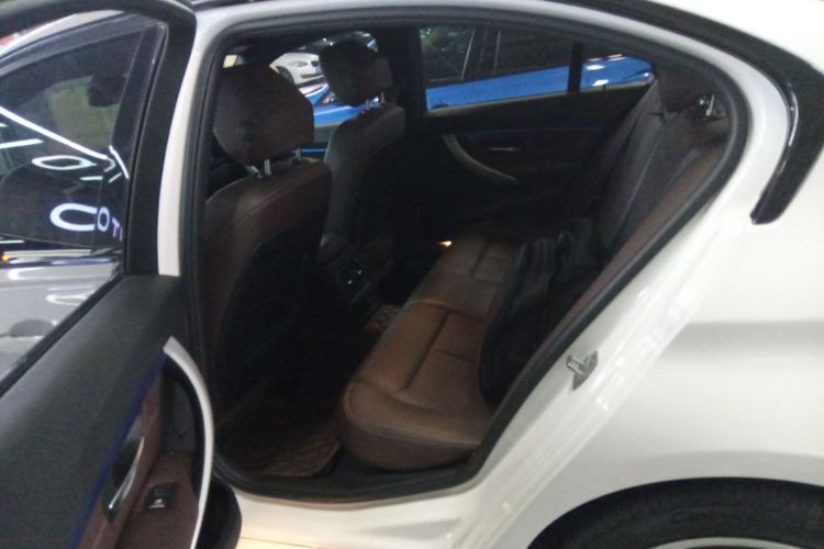 宝马3系 2019款 320i M运动套装中控内饰21