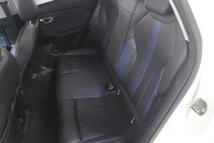 广汽传祺 传祺GS3 2023款 影速 270T 劲享版中控内饰21