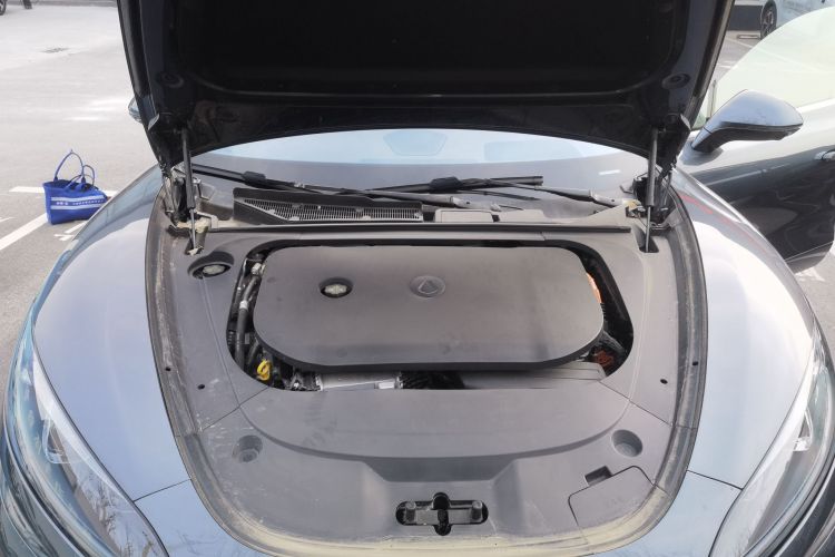 腾势Z9 2024款 1100km 四驱Ultra版机舱底盘24