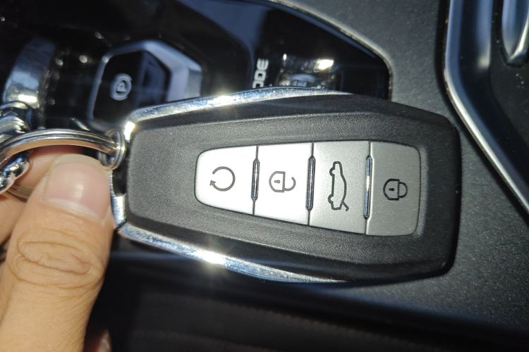 吉利汽车 豪越L 2023款 2.0T DCT尊贵型中控内饰11