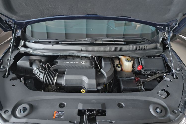 别克GL8 2022款 Avenir艾维亚 四座尊礼版机舱底盘24