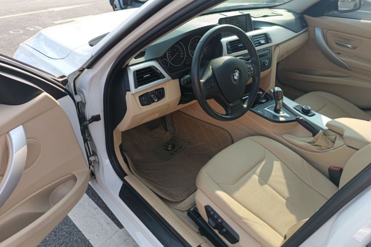 宝马3系 2013款 316i 进取型中控内饰7003