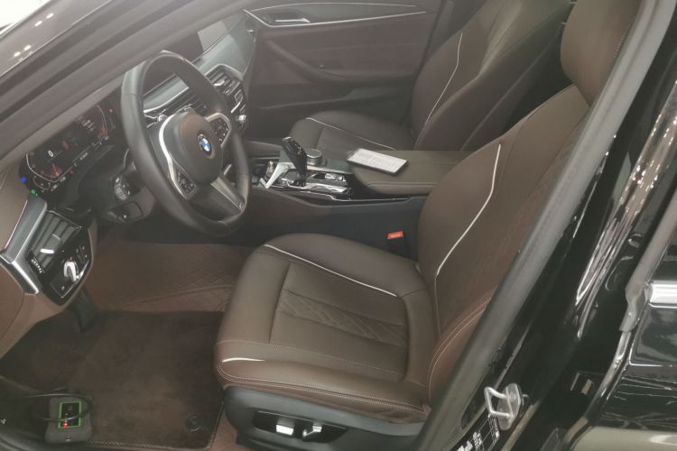 宝马5系 2022款 改款 530Li 领先型 M运动套装中控内饰19