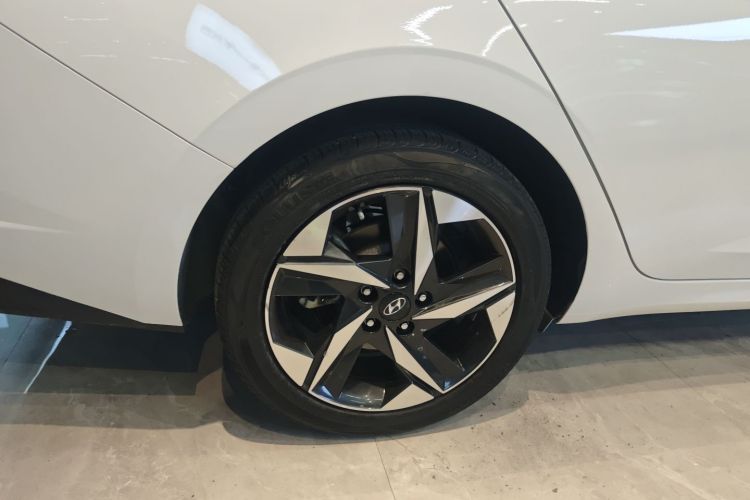 现代 伊兰特 2021款 1.5L CVT LUX尊贵版车身外观6008