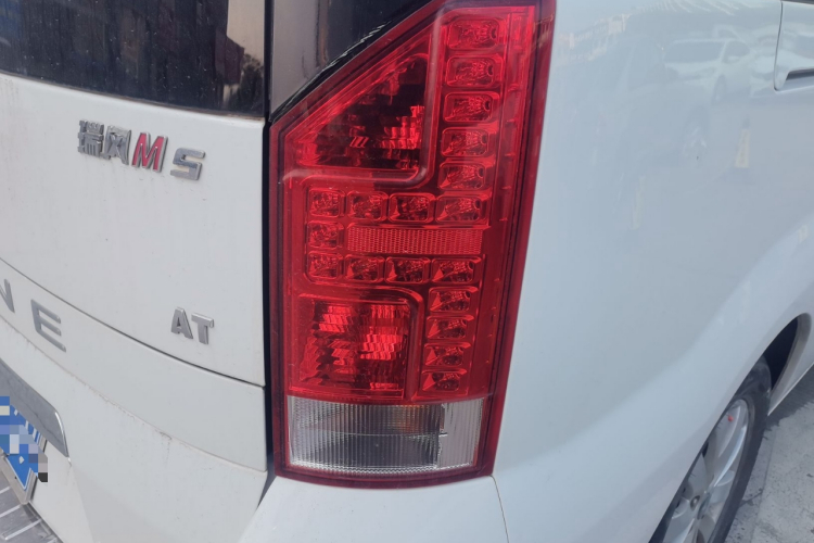 江汽集团 瑞风M5 2016款 2.0T 汽油自动公务版车身外观9