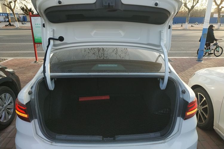 大众 朗逸 2023款 改款 1.5L 自动得逸版机舱底盘23