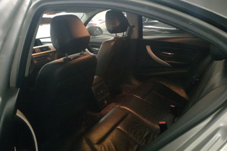 宝马3系 2014款 320i 时尚型中控内饰7004