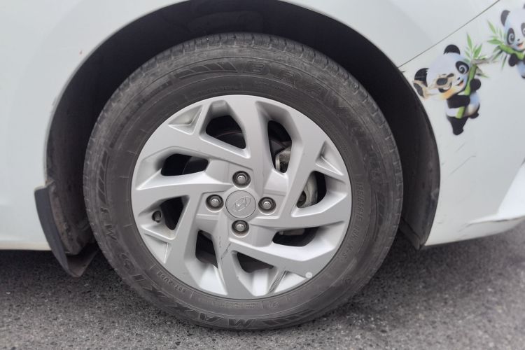 现代 悦纳 2020款 1.4L 手动GLS炫酷版车身外观10